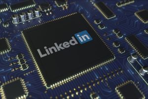 LinkedIn offers audience insights, BuzzFeed’s quirky style guide, and Avenue closing all its stores