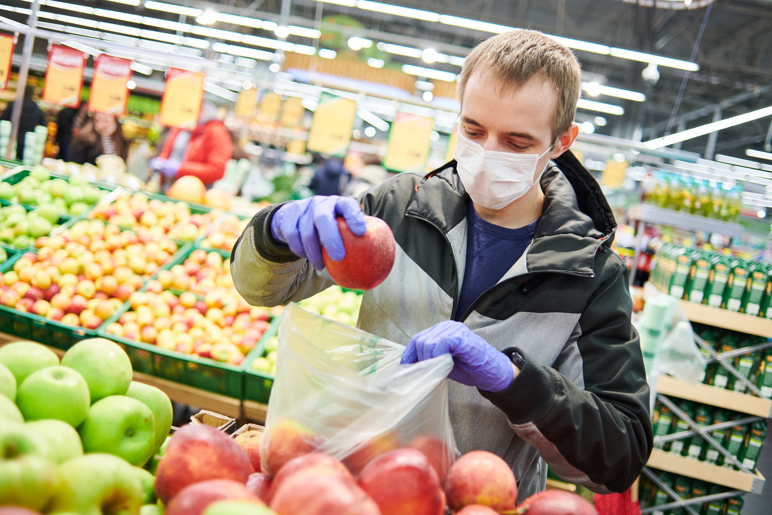 Shopping-grocery-store-wearing-mask