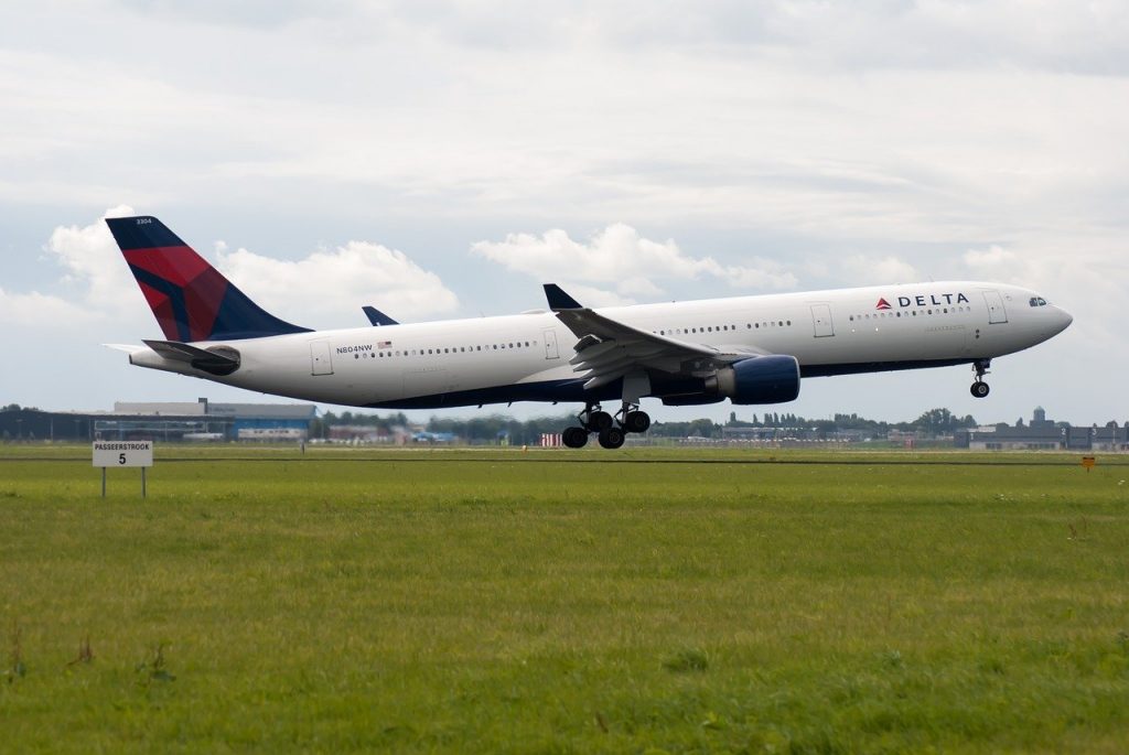 Delta requires new employees to get vaccinated, the best times for posting on Twitter, and Bill Gates defends reputation as relatable philanthropist