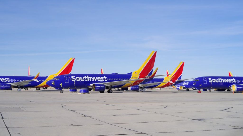 Southwest struggles with flight cancelation messaging, Americans support vaccine mandates for air travel, and Chevron updates sustainability goals