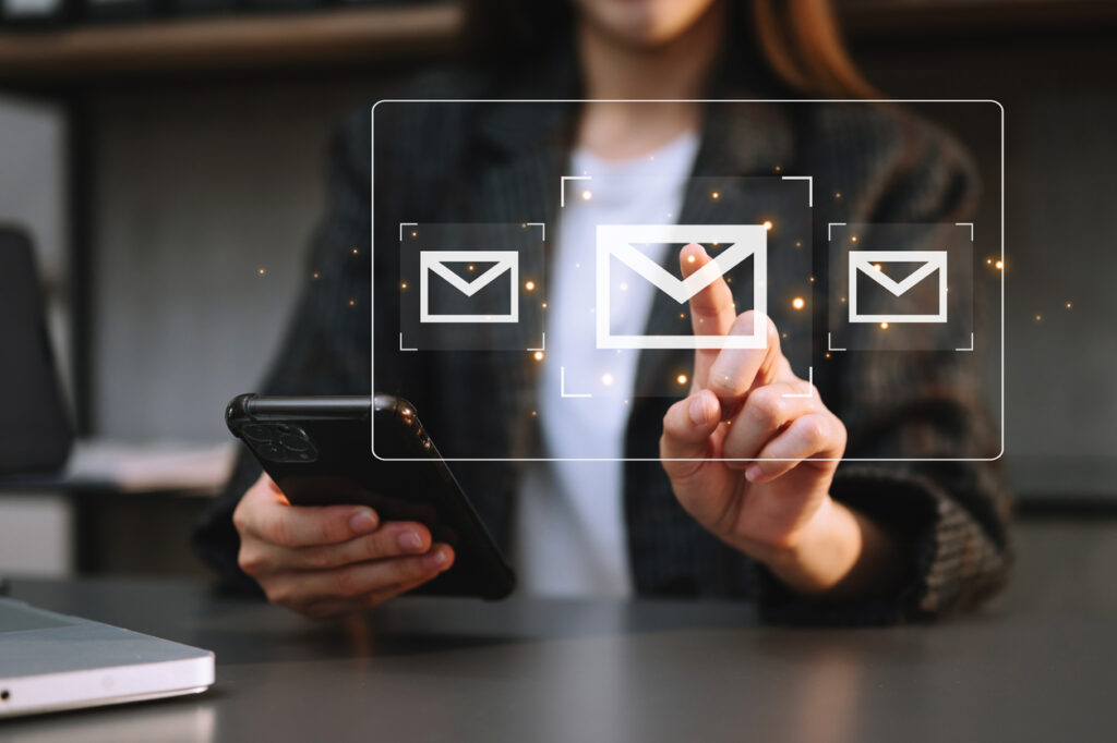 The Ultimate Corporate Communications Internal Email Broadcast Best Practices Guide from PoliteMail